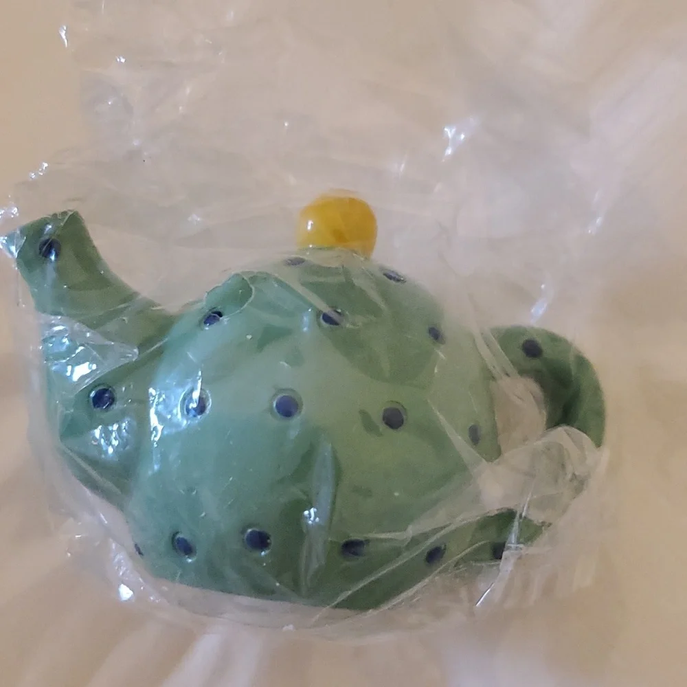 (Lenox) Polly Put The Kettle On Napkin Holder